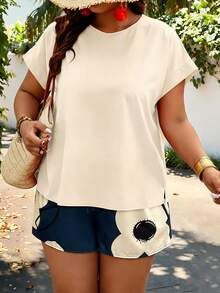 Plus Size Batwing Sleeve Top + Random Print Shorts 2pcs Set St. Patrick's Day - Multicolor - View 2