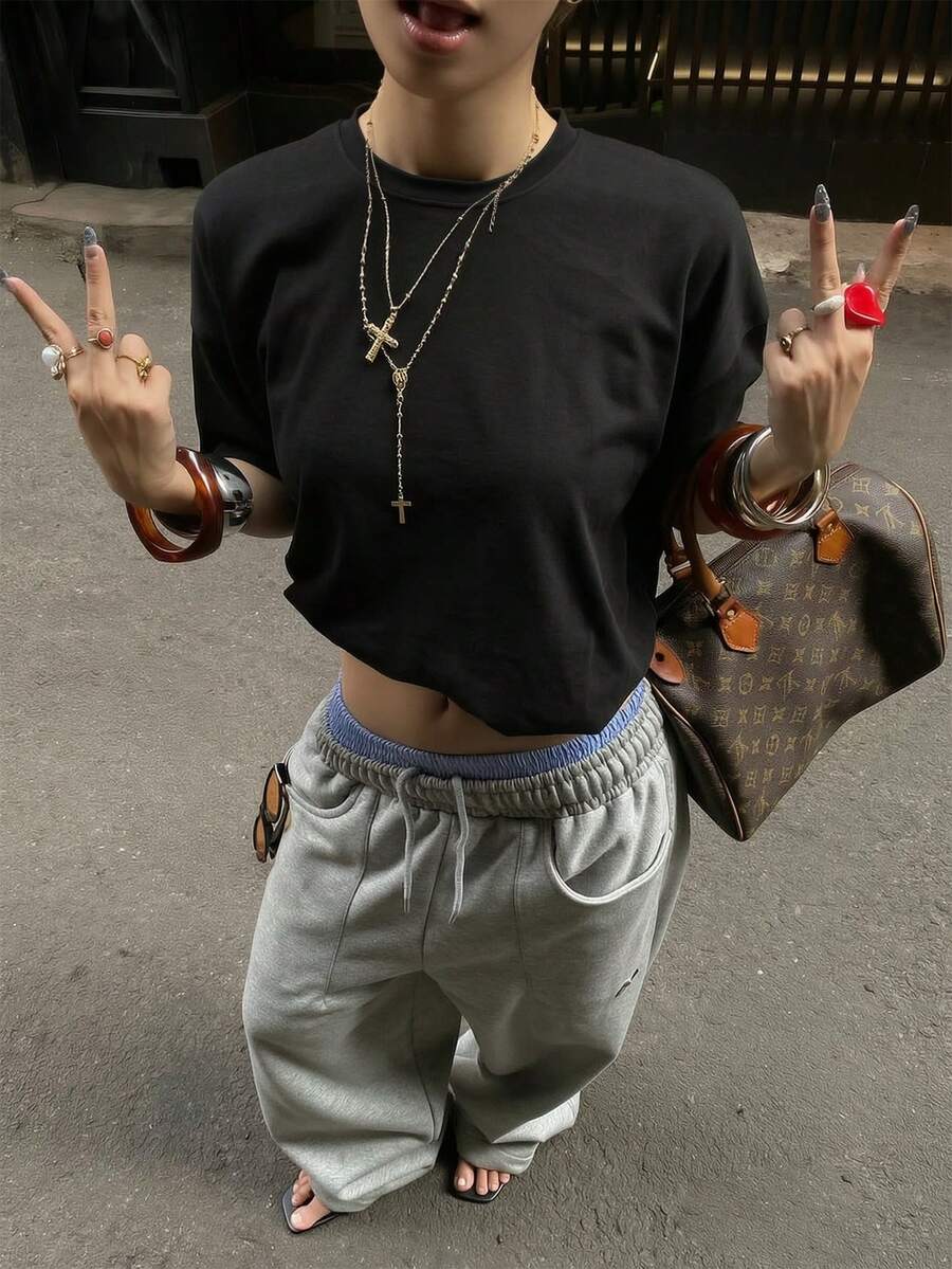 Women's Round Neck Short Sleeve T-Shirt, Summer New Solid Color Casual Versatile Loose Top, Fashion Daily Wear - Black - View 1