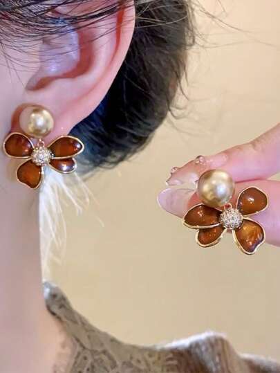 1 Pasang Anting Tusuk Mutiara Imitasi Bunga Cokelat Bergaya Vintage Jepang & Korea untuk Wanita, Cocok untuk Pemakaian Sehari-hari, Pesta, Pertemuan, dan Perjalanan.