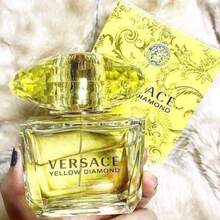 Versace Yellow Diamond Eau de Toilette 50 Ml. - Colonia para mujer  Ideal para uso de día. - Floral - Ver 3