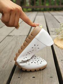 Sepatu Loafer Datar Sol Lembut Berongga dan Bernapas untuk Wanita Paruh Baya dan Lanjut Usia - Putih - View 7