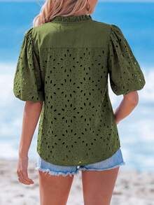 PRETTYGARDEN Women's Summer Clothes Tops Fashion Casual Short Sleeve V Neck Buttons Hollow Eyelet Lace Embroidered Blouses Shirts Festival  Beach Vacation - 軍綠色 - 查看 2