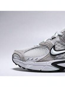 Sepatu Sneakers Kasual Low-Top NIKE V5 RNR SUEDE 2 Pria IX0702-103 - Hitam dan Putih - View 3