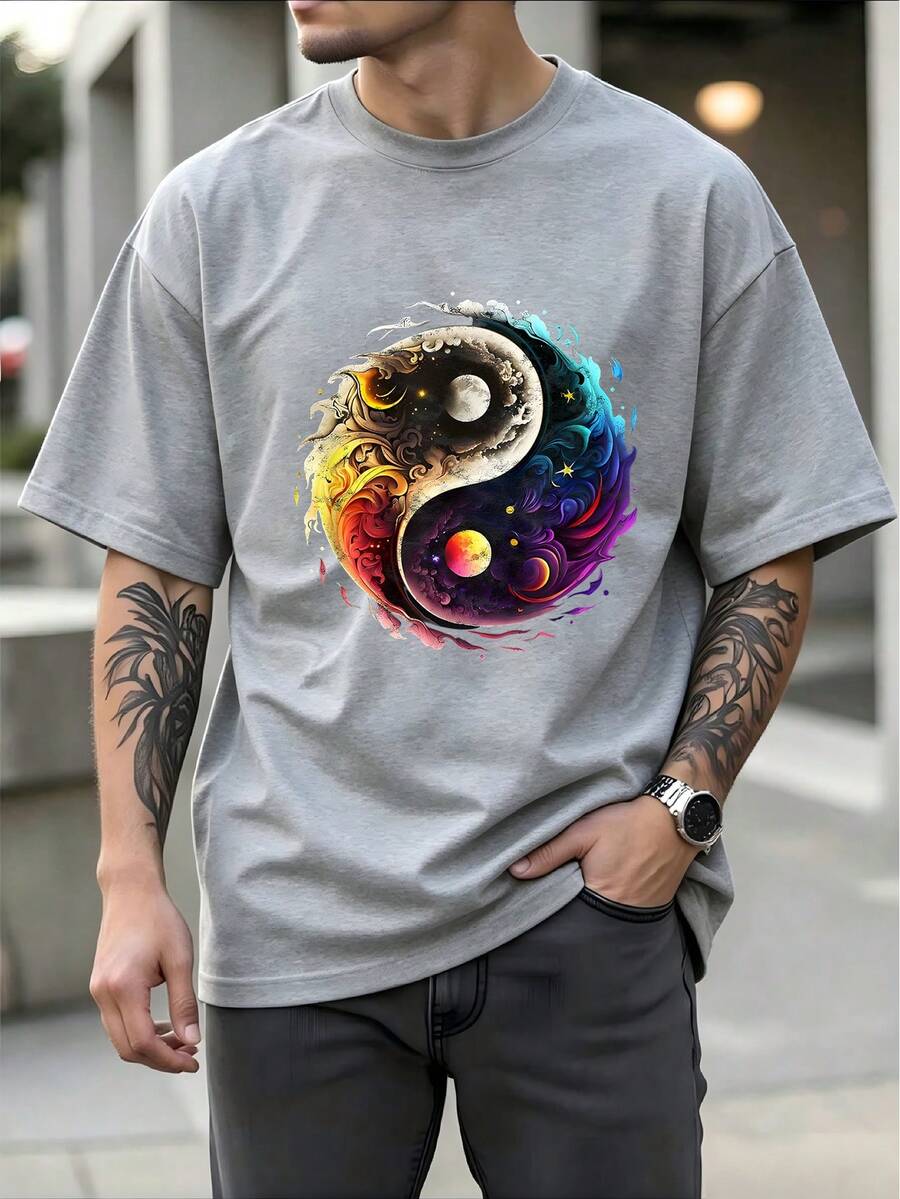 Men's T-Shirt; Yin Yang Symbol; Cosmic Design with Moon Stars and Swirling Colors; Spiritual and Mystical Theme; Gift for Philosophy or Astrology Enthusiasts - Cinza Claro - Visão 1