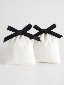 Paquete de 1/12/18/100 bolsas de joyería de terciopelo blanco con cordón y cinta negra, bolsas de embalaje de regalo de felpa suave para pequeños negocios, dulces, recuerdos & manualidades, suministros de fiesta de lujo para bodas, cumpleaños, Día Nacional de Arabia Saudita & Navidad - En blanco y negro - Ver 2