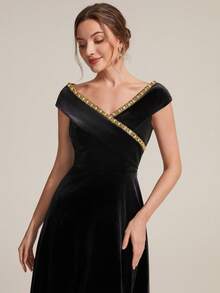 EVERPRETTY Autumn Elegant Luxury Rhinestone V-Neck Velvet Black Formal Evening Gown Suitable For Dinner Party Gathering - Black - View 2