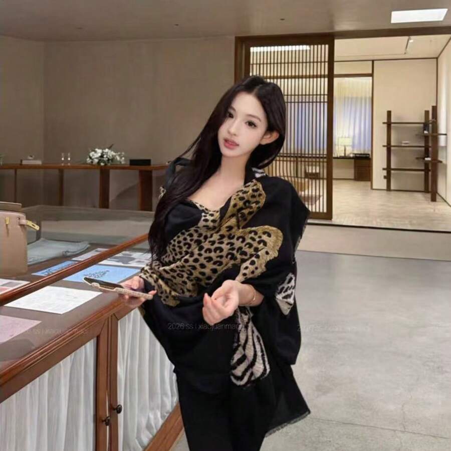 1件豹紋豹子休閒職場優雅街頭可愛聚酯纖維(聚酯)圍巾 春夏秋冬熱銷款 - 黑色 - 查看 1