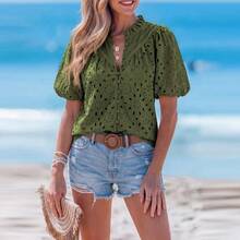 PRETTYGARDEN Women's Summer Clothes Tops Fashion Casual Short Sleeve V Neck Buttons Hollow Eyelet Lace Embroidered Blouses Shirts Festival  Beach Vacation - 軍綠色 - 查看 4