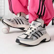 Sepatu lari low-top adidas yang menyerap guncangan, tahan lama, dan memiliki ventilasi udara, cocok untuk balap dan perjalanan di perkotaan, unisex, warna abu-abu muda. - Light Grey - View 2