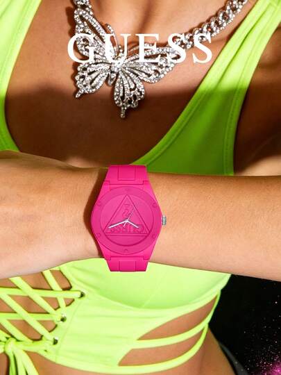 GUESS W0979L6 นาฬิกาข้อมือผู้หญิงควอตซ์ซิลิโคนสีฟ้าอ่อนแบบชิ้นเดียว โลโก้แบรนด์สามเหลี่ยมกลับด้านแบบนูน หน้าปัดขนาดใหญ่ 42 มม. สีพื้นแบบมาการอง สไตล์ลำลอง ยูนิเซ็กซ์ สำหรับนักเรียน ของขวัญวันเกิด