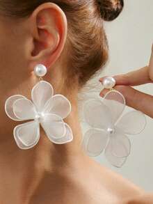 European & American Fashion Elegant White Flower Earrings, Suitable For Engagement/Wedding/Holiday Party Wear - White - View 4