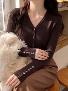 Áo cardigan len gân cổ chữ V nữ thu 2026, dáng ôm, tay dài, màu trơn, áo khoác/áo mặc trong đa năng cài nút đơn, áo len cơ bản đi làm - màu nâu - Xem 4
