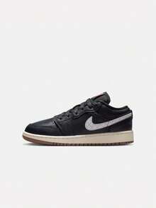 Teenager AIR JORDAN 1 LOW SE (GS) Basketball Shoes Low-Top IR1142-001 - Black and White - View 1