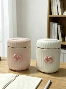 Mini Office Trash Can With Lid And Decorative Bow, Plastic Rotating Lid, Non-Electric Cylindrical Design, Suitable For Home, Office, Kitchen, Bedroom Vanity And Daily Use, Fashionable Portable Express Trash Can, With Lid And Bow Decoration, Mini Desk Trash Can, With Lid Home Trash Can, Suitable For Office, Living Room Or Office Storage, Home Office And Drawer Organization - Multicolor - View 3