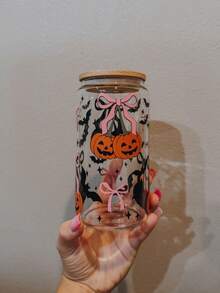 Halloween Rosa Schleife Kürbis & Fledermaus Muster Transparenter Glasbecher mit Bambusdeckel + gebogener Glasstrohhalm, große Kapazität Zuhause Eiskaffee Saft Kaltgetränk Becher, Halloween Party Feiertagsgeschenk Wasserbecher - Verschiedenfarbig - Übersicht 2