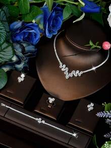 1 Set Niche Designer Dynamic Symmetrical V-Shaped Water Drop Floral Cluster Zirconia 4-Piece Jewelry, Fashion Week Show Commemorative Anniversary Gift Unique Accessory - Silver - View 1