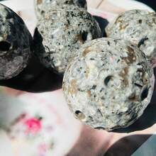 5CM 天然水晶月球球體 Yooperlite 石 強力脈輪球能量 Wicca 火焰靈氣療癒 靈性巫術禮物 - 彩色 - 查看 4