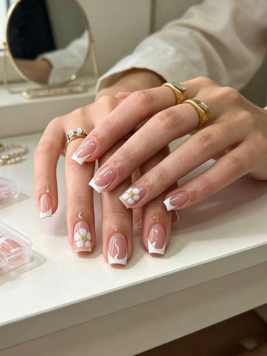 24pcs Short 3D Minimalist White French Floral Square Nails + 1pc Jelly Glue + 1pc Nail File - 彩色 - 查看 1