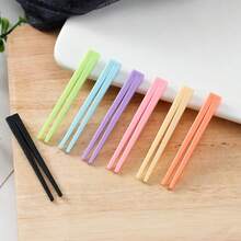 Colgante de cadena de cuentas con caja de comida rápida y palillos realistas, llavero creativo de caja bento con ensalada de frutas de uva, melocotón y maíz - Multicolor - Ver 9