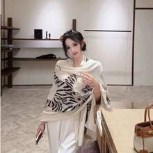 1件豹紋豹子休閒職場優雅街頭可愛聚酯纖維（聚酯）圍巾 春夏秋冬熱銷 - 白色 - 查看 1
