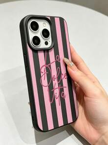 Casing Ponsel "La Vita" Bergaris Hitam & Merah Muda Modis dan Dapat Dipersonalisasi, Pelindung Anti-Selip dan Anti-Jatuh, Kompatibel dengan iPhone 18/18Pro/18ProMax/17/17Pro/17ProMax/16/16Pro/16ProMax/15/15Pro/15ProMax/14/13/12/11 - MultiWarna - View 5