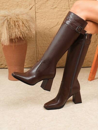 Stivali da donna alla caviglia marrone caffè con tacco chunky, punta quadrata e cerniera laterale, comodi e alla moda, outfit invernale