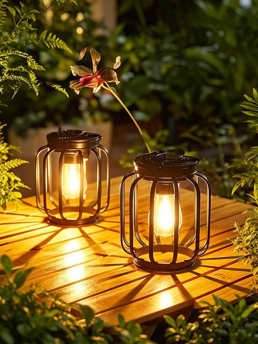 Solar Powered Hanging Lantern Light, Outdoor Hanging Solar Light, Metal Lampshade Material, Suitable For Outdoor, Garden, Patio, Halloween And Christmas Holiday Decoration Light.
