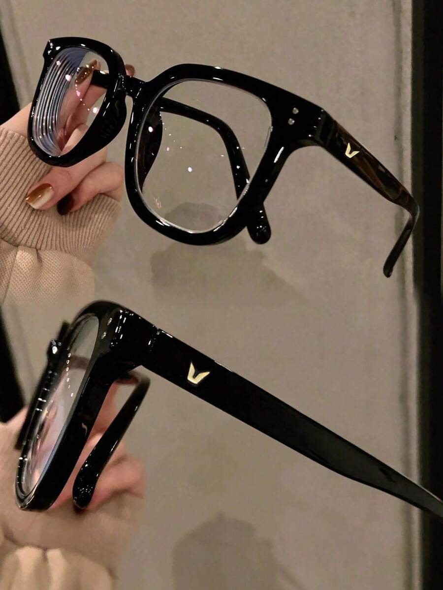 Blue-Light Blocking Glasses: Featuring Retro, High-Definition Lenses, These Are Suitable For Daily Wear And Gaming By Both Men And Women. Designed To Fit Smaller Face Shapes, They Effectively Relieve Eye Strain Caused By Prolonged Viewing Of Computer