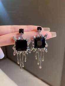 1 Pair Of Fashionable Personalities Exquisite And Elegant Earrings Suitable For Women's Daily Commuting ﻿ - Black - View 4
