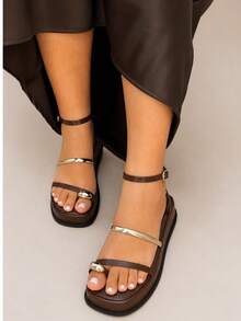 Sándalia Feminina Flatform Plataforma Super Confortável Casual Ajustavel Detalhes Metalizados Preto - Preto - Visão 12