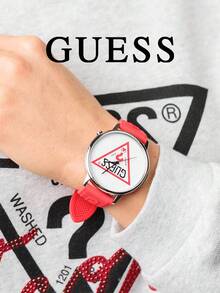 GUESS 銀色錶殼極簡腕錶，復古紅色三角 Logo 印花錶盤、壓紋 Logo 軟矽膠錶帶，時尚日常石英手錶 - 紅色 - 查看 5