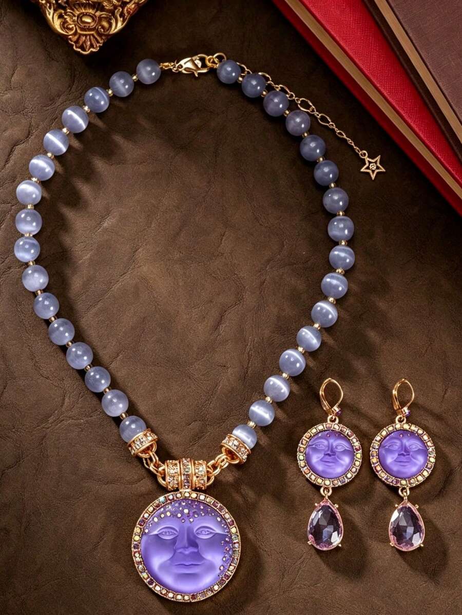 Un elegante y lujoso conjunto de joyería de collar y aretes tipo atrapasueños de estilo europeo vintage, con colgante hecho de base de aleación con acentos de gemas, collar hecho de cuentas de vidrio, adecuado para uso diario, fiestas, banquetes y regalos - Morado - Ver 1
