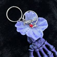 Purple Skull Hand Light Purple Fabric Flower + Black Crow Pendant Keychain, Gothic Style Halloween Key Ring, Halloween Gift Party Favor, Thriller Atmosphere Single Party Women's Bag Charm Accessory - Purple - View 3
