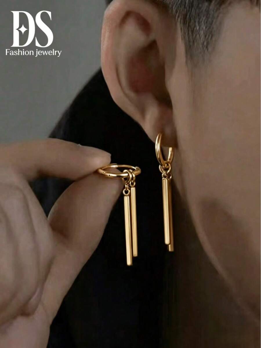 زوج واحد من أقراط الأذن الرجالية العصرية بلون ذهبي فاخر، إكسسوار مجوهرات بأسلوب هيب هوب روك