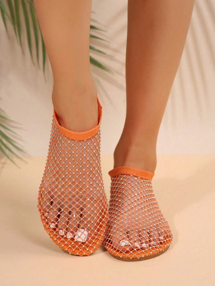 女款水鑽圖案涼鞋 軟底鏤空設計 夏季亮片沙灘鞋 輕量性感女鞋 水鑽裝飾平底鞋