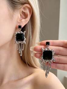 1 Pair Of Fashionable Personalities Exquisite And Elegant Earrings Suitable For Women's Daily Commuting ﻿ - Black - View 1