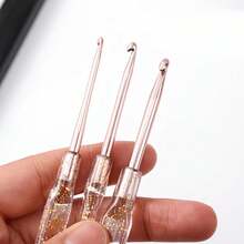 7件組透明塑膠手柄鉤針套組，手工編織工具，2-5mm | 配備鉤針，適用於毛衣、鉤編編織、針線活、成人手工藝、刺繡、縫紉與DIY項目 - 均碼 - 查看 4
