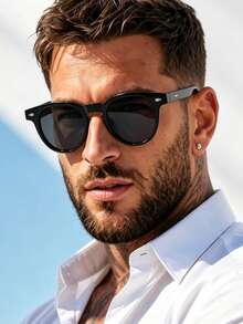 1 par de gafas de sol para mujer con montura cuadrada-redonda retro de color negro brillante, montura completa de acetato sólido con decoración de remache de flecha metálica en las sienes, lentes tintadas de gris oscuro, estilo vintage preppy old money, adecuadas para conducir en primavera/verano, compras en la ciudad, viajes por carretera y uso diario - Marco negro, hoja gris - Ver 5