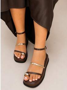 Sándalia Feminina Flatform Plataforma Super Confortável Casual Ajustavel Detalhes Metalizados Preto - Preto - Visão 7