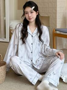 两件套女士蝴蝶印花翻领长袖家居服套装，浪漫开衫和睡衣 - 淺灰色 - 查看 2