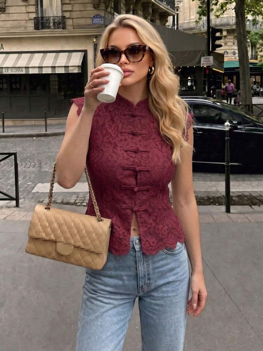春夏秋女款優雅純色波西米亞蕾絲鏤空面料無袖盤扣上衣,性感鏤空半透超短上衣,中式旗袍立領盤扣元素,休閒短版收腰剪裁,婚禮、外出上衣,酒紅色上衣,日常多場景,秋冬內搭 - 酒紅色 - 查看 1