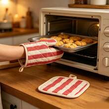 2Pcs Kitchen Heat Resistant Gloves Set Red Stripe Cotton Linen Oven Mitt Pot Holder Non-Slip Insulation Pads For Microwave Baking - View 1