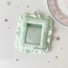 1 cái bao đựng thẻ ảnh bằng cotton chần bông, in sao màu pastel ngọt ngào, bèo nhún tua rua, thiết kế cửa sổ trong suốt, dạng túi đựng thẻ ảnh cầm tay có vòng treo, đa năng dùng làm bao bảo vệ thẻ học sinh, thẻ ID trường học, thẻ xe buýt, thẻ tín dụng, Back to School - Bao đựng thẻ - Xem 12