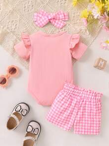 3pcs/Set, Baby Girl, Soft & Comfortable, Casual Cute Elegant, "Daddy's Little Princess" Letter Slogan Ruffle Short Sleeve Bodysuit And Bow Decor Houndstooth Shorts And Headband, Baby Girl Clothing, Infant Clothing, Newborn Baby Girl Clothing, Girl Clothing Set, Suitable For Daily, Party, Vacation, Outdoor Activities - Pink - View 3