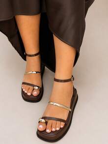 Sándalia Feminina Flatform Plataforma Super Confortável Casual Ajustavel Detalhes Metalizados Preto - Preto - Visão 8