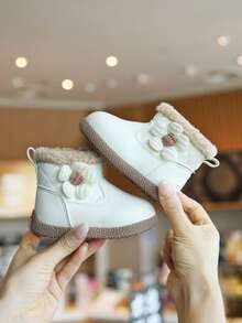 1 Pair Baby Boots With Handmade Knitted Floral Decoration On The Side, Sweet And Cute. Non-Slip Rubber Sole, Strong Grip, Stable Walking And Less Likely To Fall - Beige - View 2