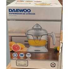 Exprimidor De Cítricos Daewoo, capacidad de 750 Ml Con Filtro Removible, color Blanco, potencia de 25 watts - Tipo de Enchufe A USA (110-127V) - Ver 4