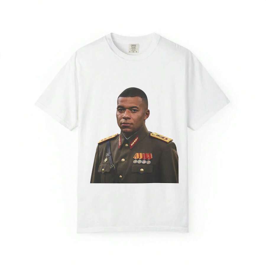 Camiseta con Retrato Militar de Kylian Mbappé | Camiseta Vintage con Gráfico de Fútbol - Blanco - Ver 1