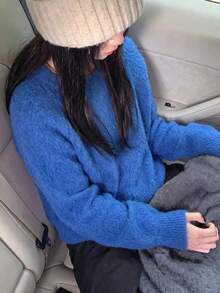 Sweater Rajut Pullover Leher Bulat Minimalis Kasual Musim Dingin Wanita dengan Bulu Halus - Biru - View 1