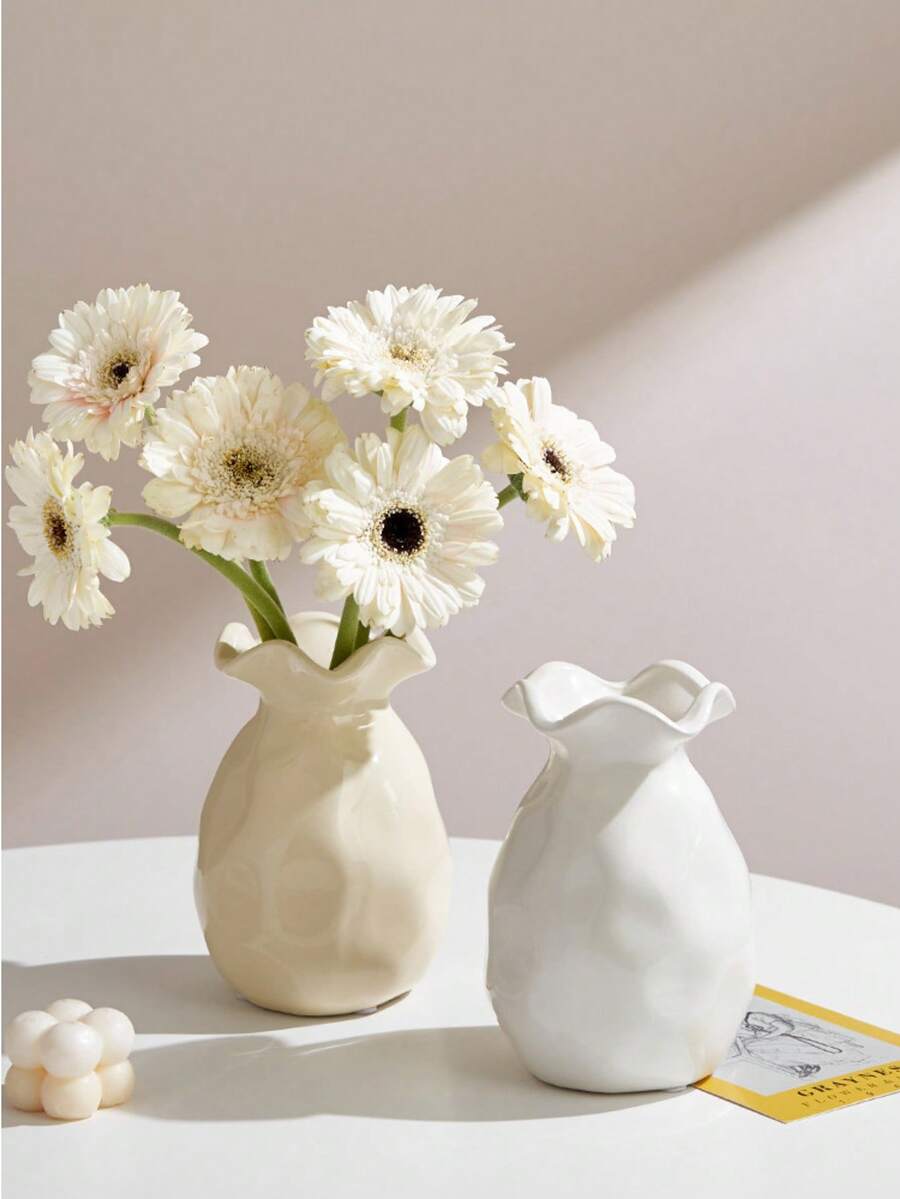 1pc Mini Cute Ceramic Vase, Minimalist White Decorative Vase, Cream Style Home Decor, Suitable For Living Room, Desk, Shelf, Coffee Table, Dining Table, Can Hold Fresh Flowers/Dried Flowers, Wedding Gift, Housewarming Gift, Graduation Gift
